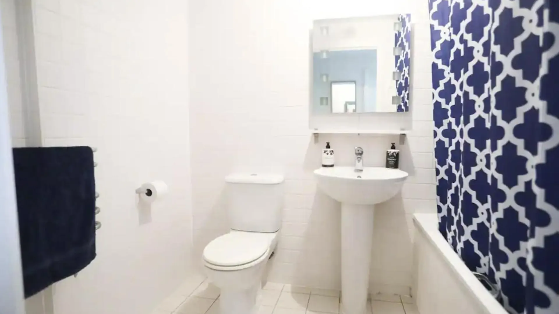 Homestay Bedroom & Dedicated Workspace In Spacious Flat London